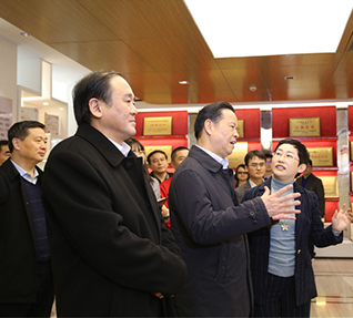 安徽省政协主席张昌尔、合肥市政协主席韩冰等领导一行莅临洽洽参观考察